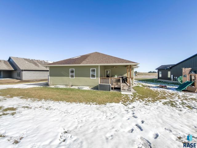 821 N Sylvan Dr Drive, Sioux Falls, SD 57110
