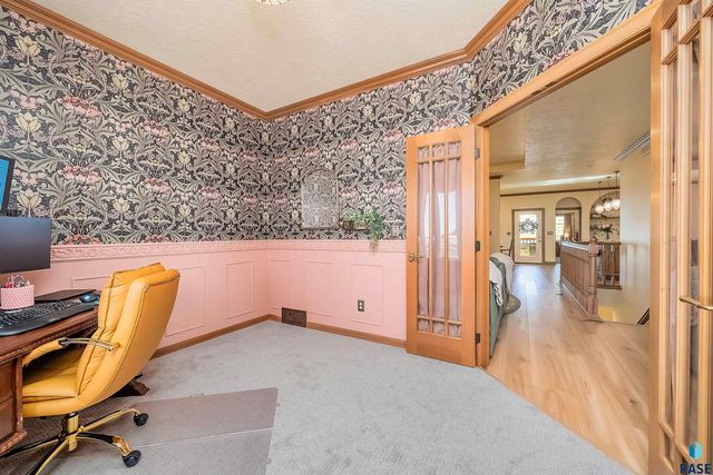 821 N Sylvan Dr Drive, Sioux Falls, SD 57110