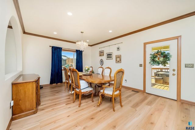 821 N Sylvan Dr Drive, Sioux Falls, SD 57110