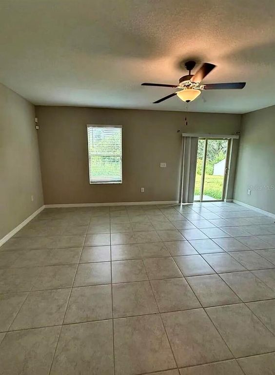 Image 7 of property listing at 12957 WILDFLOWER MEADOW DRIVE, Riverview, FL 33579