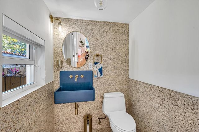 3535 W Glencoe St, Miami, FL 33133