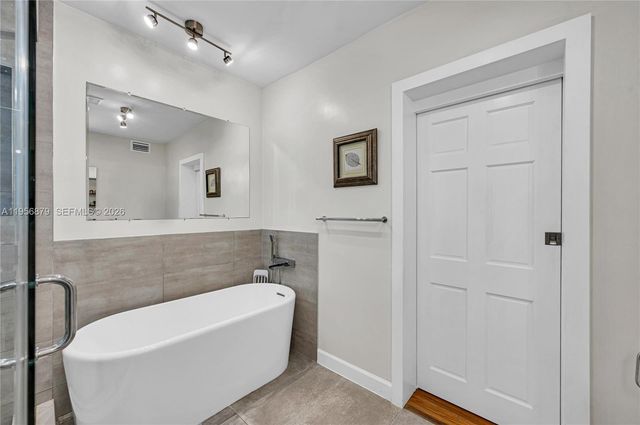 3535 W Glencoe St, Miami, FL 33133