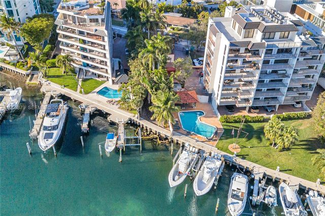 3535 W Glencoe St, Miami, FL 33133