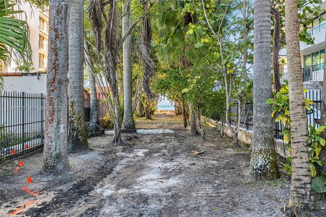 3535 W Glencoe St, Miami, FL 33133