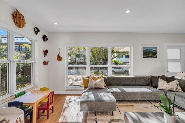 3535 W Glencoe St, Miami, FL 33133