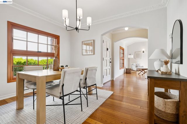 2435 Burlington St, Oakland, CA 94602