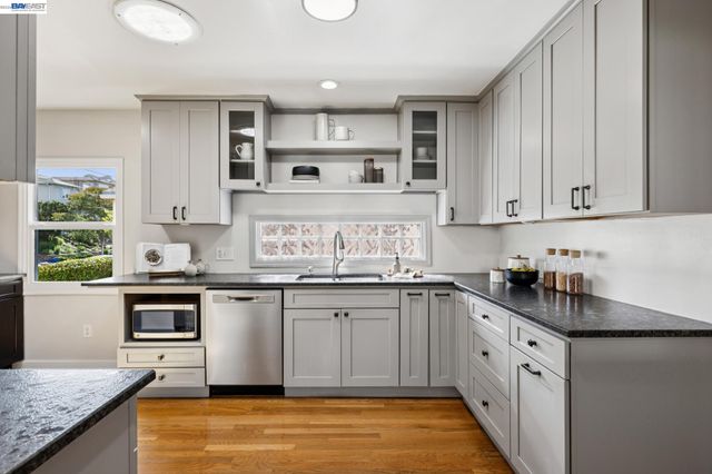 2435 Burlington St, Oakland, CA 94602
