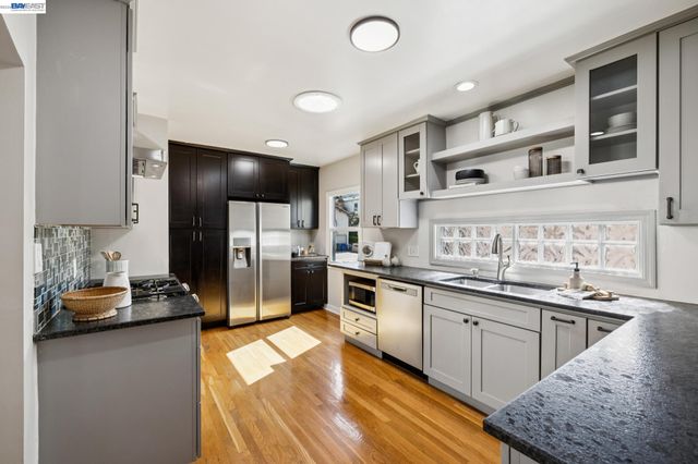 2435 Burlington St, Oakland, CA 94602