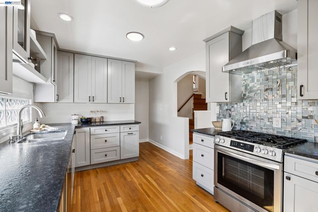 2435 Burlington St, Oakland, CA 94602