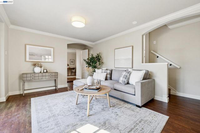 2435 Burlington St, Oakland, CA 94602