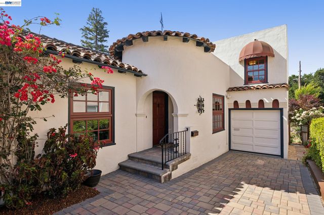 2435 Burlington St, Oakland, CA 94602