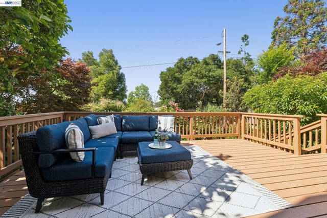 2435 Burlington St, Oakland, CA 94602