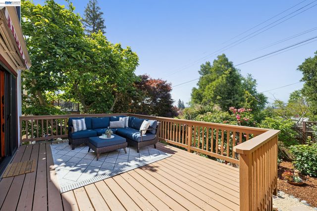 2435 Burlington St, Oakland, CA 94602