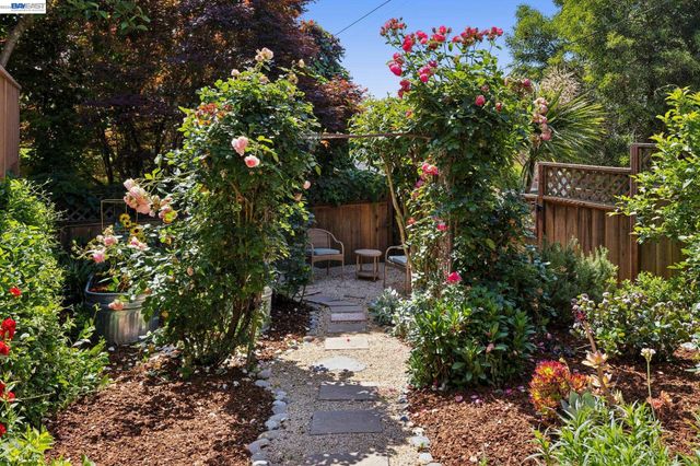 2435 Burlington St, Oakland, CA 94602