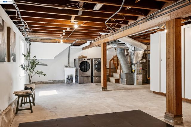 2435 Burlington St, Oakland, CA 94602