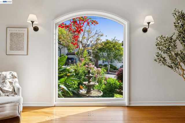 2435 Burlington St, Oakland, CA 94602