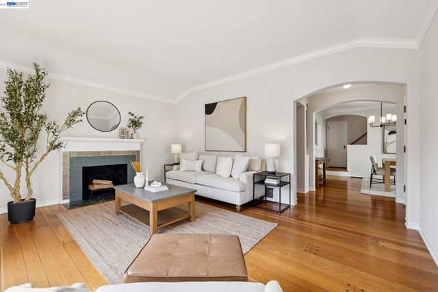 2435 Burlington St, Oakland, CA 94602