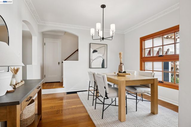 2435 Burlington St, Oakland, CA 94602