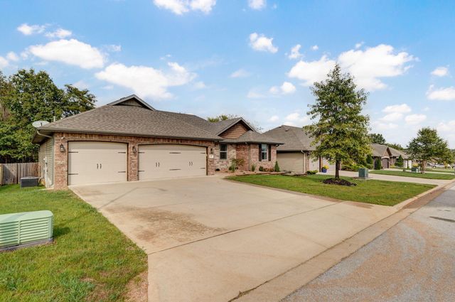 833 E Grouse Road, Nixa, MO 65714