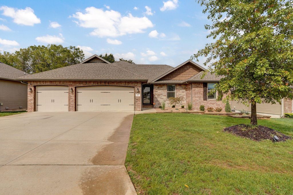 833 E Grouse Road, Nixa, MO 65714