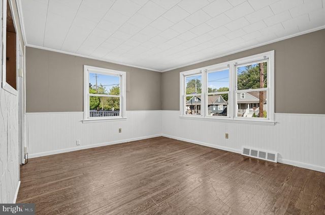 516 W MAIN ST, Maple Shade, NJ 08052