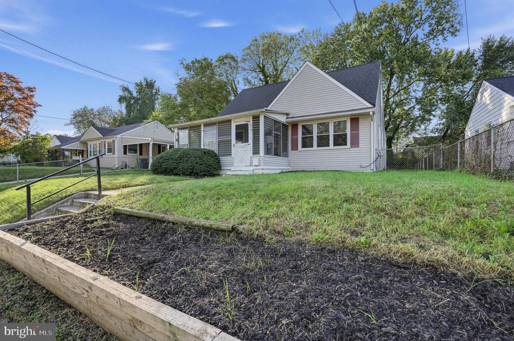 516 W MAIN ST, MAPLE SHADE, NJ 08052 — photo 2