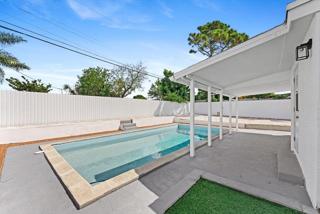 431 Ficus Tree Drive, Lantana, FL 33462