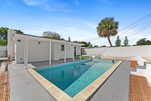 431 Ficus Tree Drive, Lantana, FL 33462