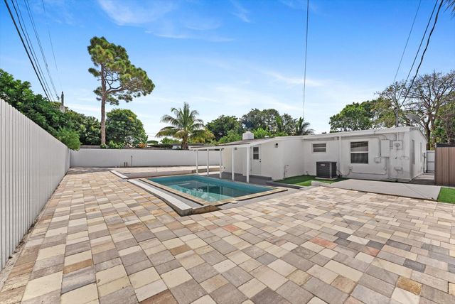 431 Ficus Tree Drive, Lantana, FL 33462