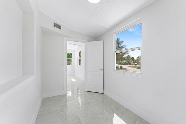 431 Ficus Tree Drive, Lantana, FL 33462