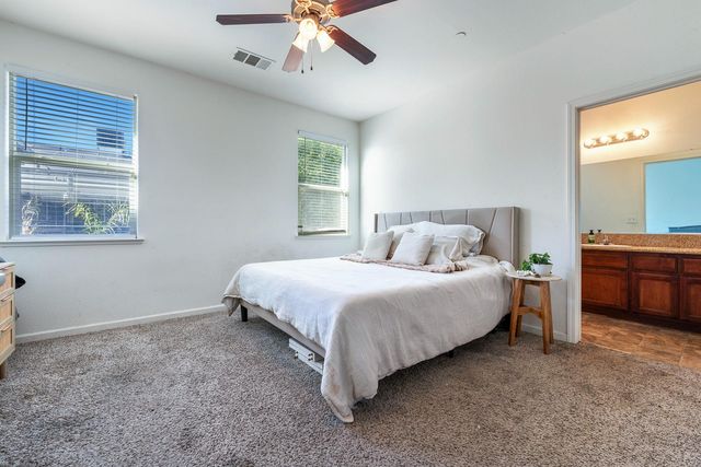 8611 Gardenia Avenue, Parlier, CA 93648