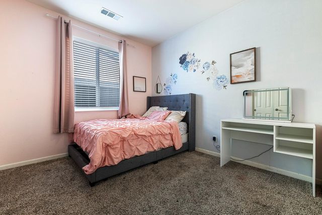 8611 Gardenia Avenue, Parlier, CA 93648