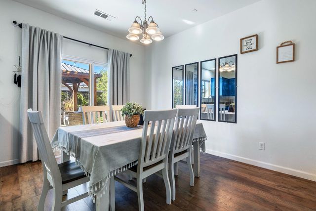 8611 Gardenia Avenue, Parlier, CA 93648