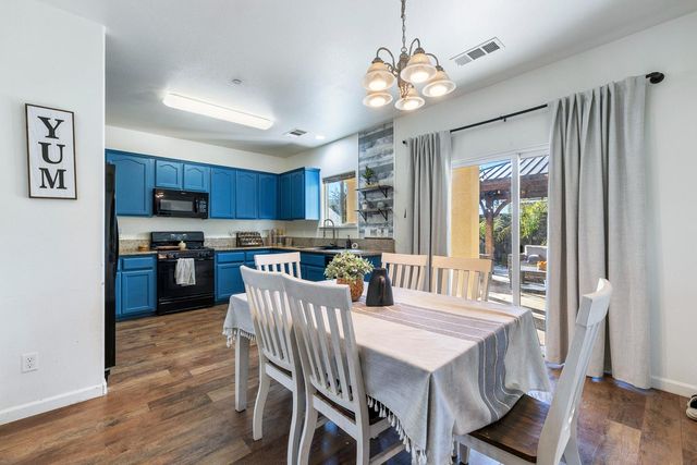 8611 Gardenia Avenue, Parlier, CA 93648