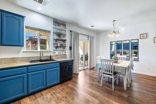 8611 Gardenia Avenue, Parlier, CA 93648