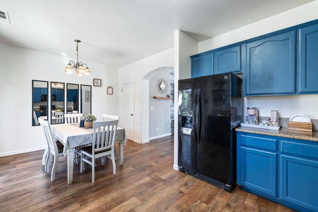 8611 Gardenia Avenue, Parlier, CA 93648