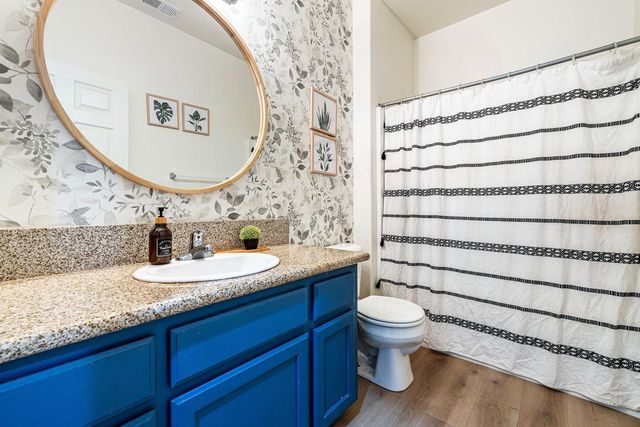 8611 Gardenia Avenue, Parlier, CA 93648