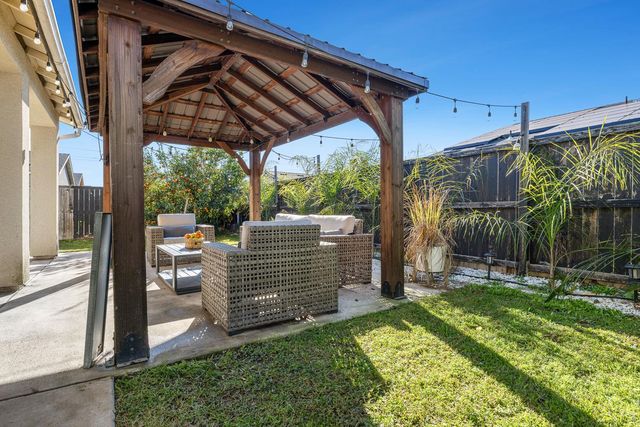 8611 Gardenia Avenue, Parlier, CA 93648