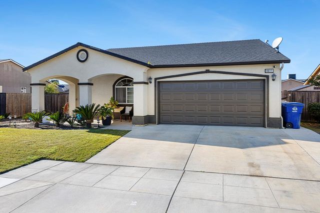 8611 Gardenia Avenue, Parlier, CA 93648