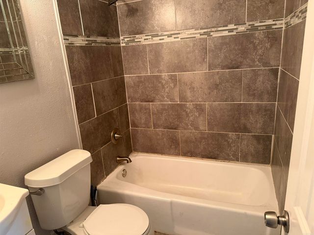 9216 W 6th Street, Little Rock, AR 72205