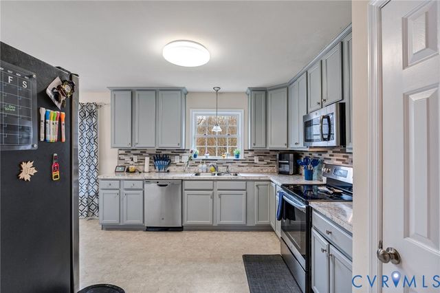 7541 Rolling Hill Rd, Hopewell, VA 23860