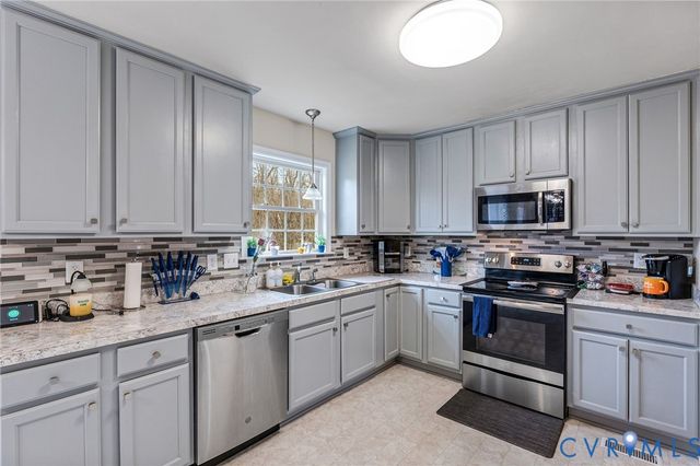 7541 Rolling Hill Rd, Hopewell, VA 23860