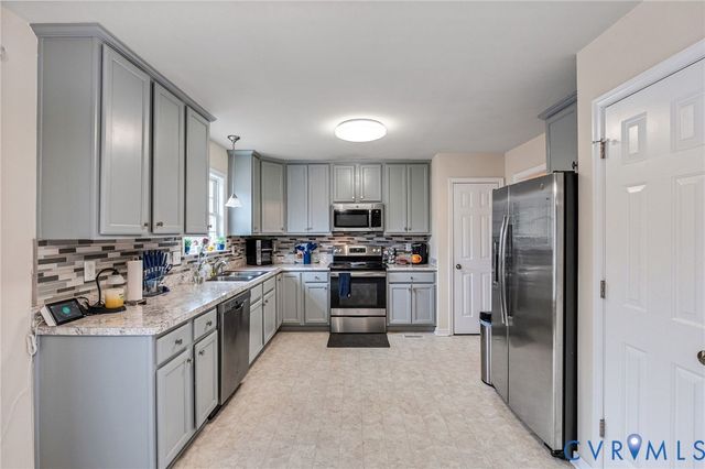 7541 Rolling Hill Rd, Hopewell, VA 23860