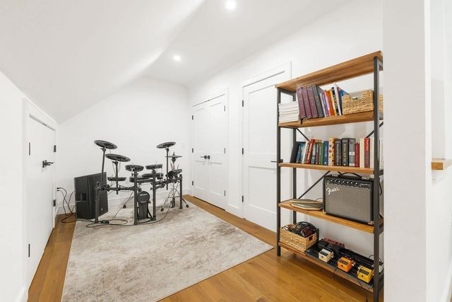 167 Chapel St 167, Newton, MA 02458