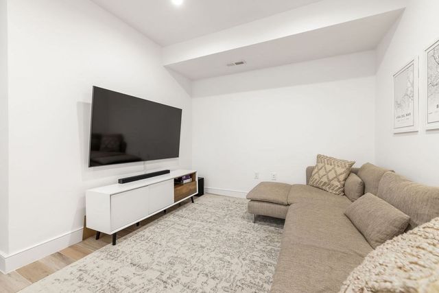 167 Chapel St 167, Newton, MA 02458