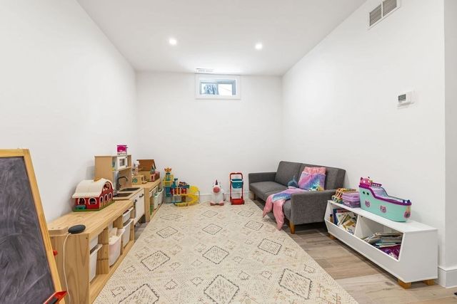 167 Chapel St 167, Newton, MA 02458