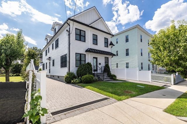 167 Chapel St 167, Newton, MA 02458