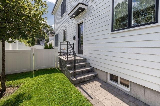 167 Chapel St 167, Newton, MA 02458