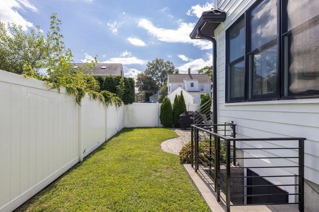 167 Chapel St 167, Newton, MA 02458