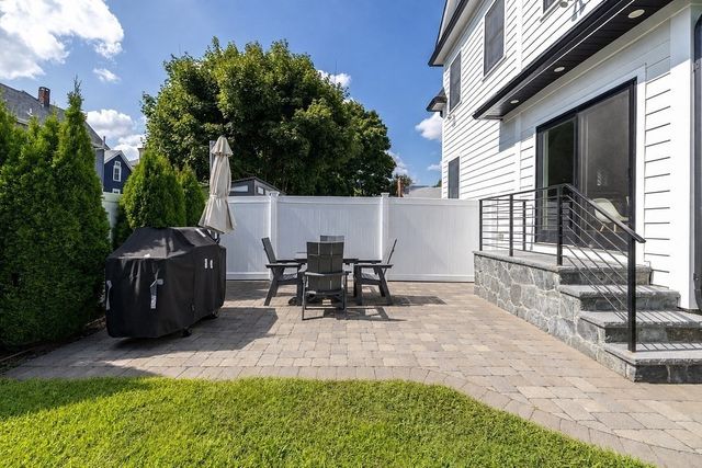 167 Chapel St 167, Newton, MA 02458